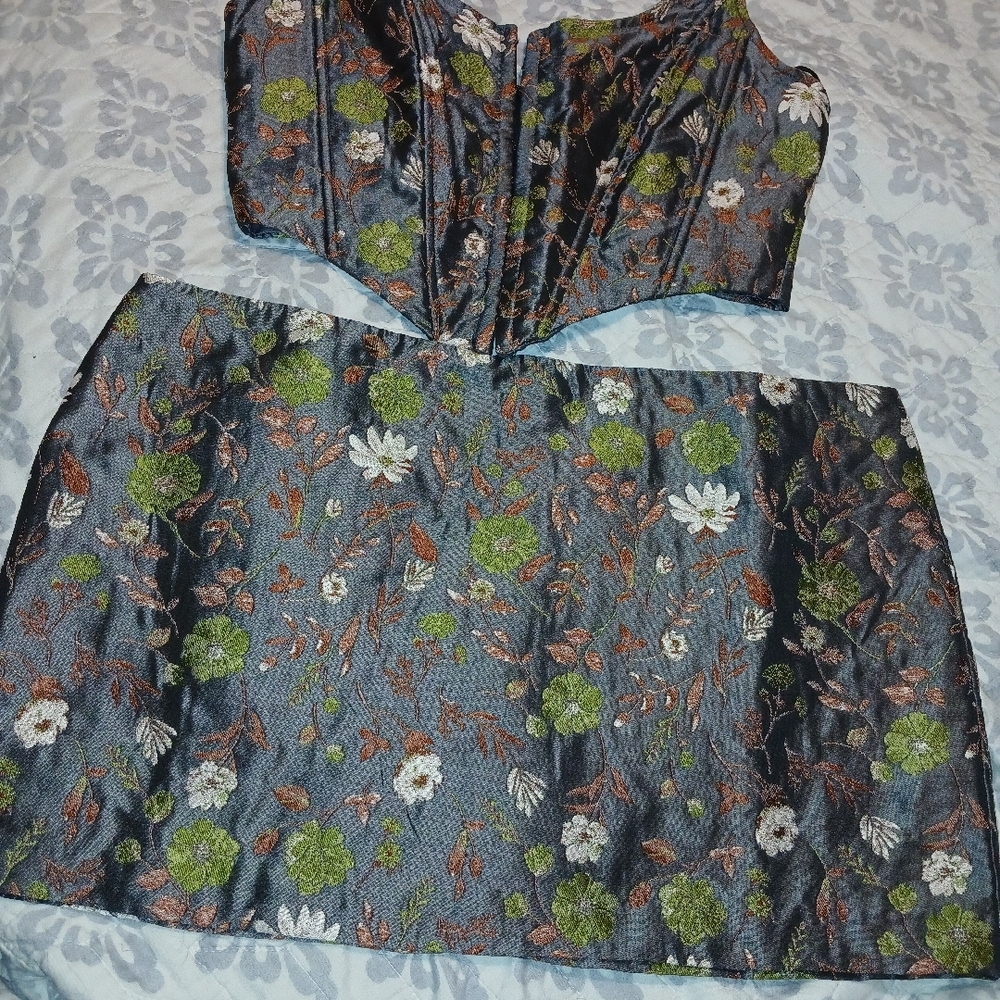 Floral Patterned Skirt - Black and Green